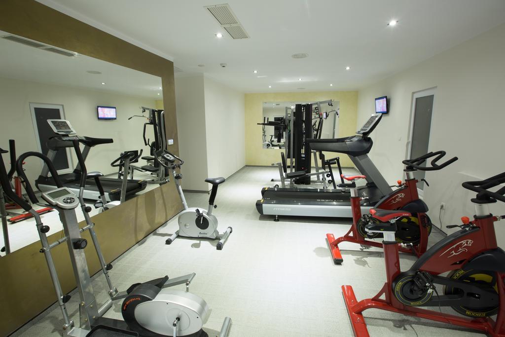 קריובה Hotel Meliss מראה חיצוני תמונה