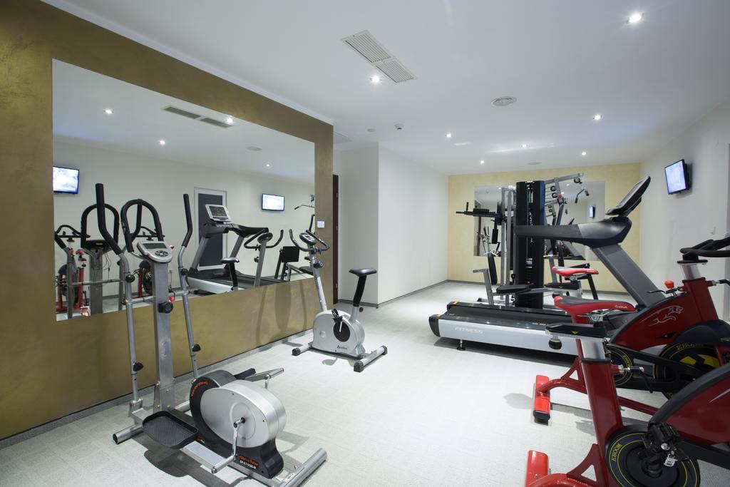 קריובה Hotel Meliss מראה חיצוני תמונה